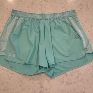 Under Armour Women's XL Aqua Teal Performance Gym Shorts Pockets Loose HeatGear